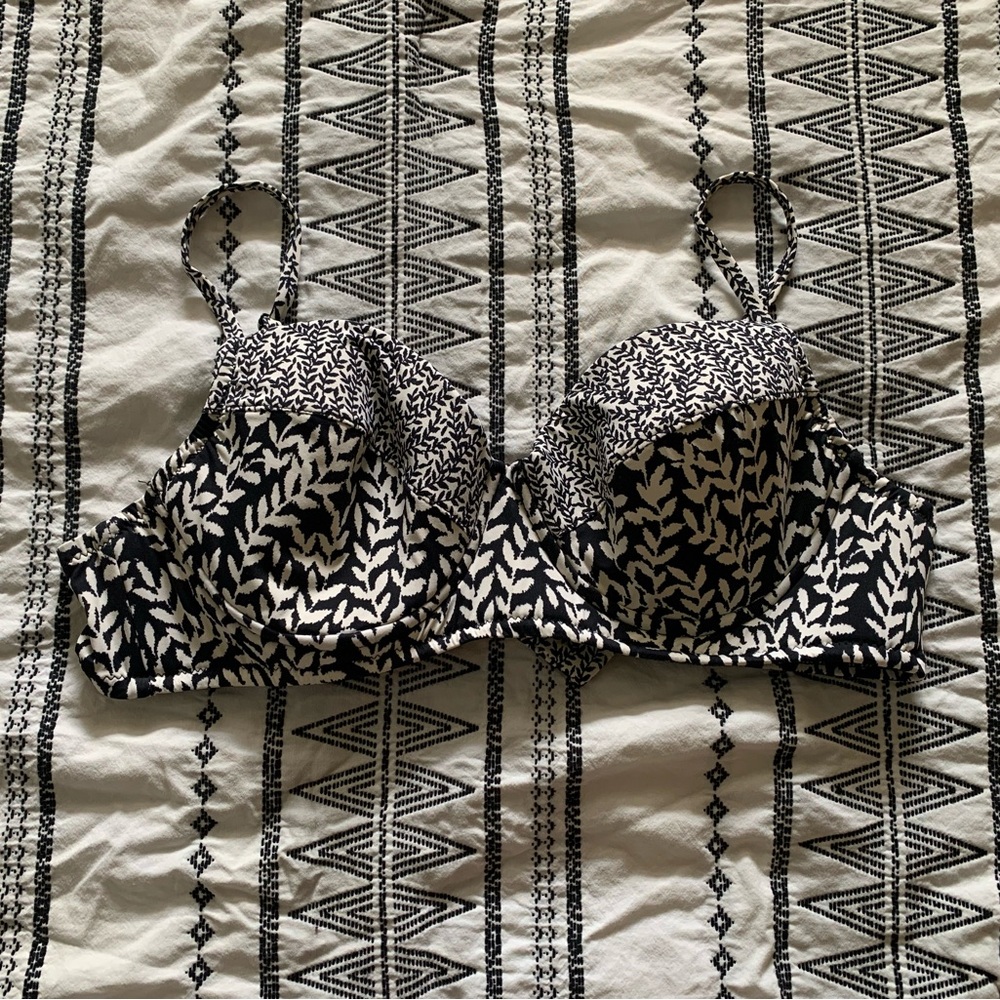 Madewell | Black and White Patterned Swimsuit Top Size 36C